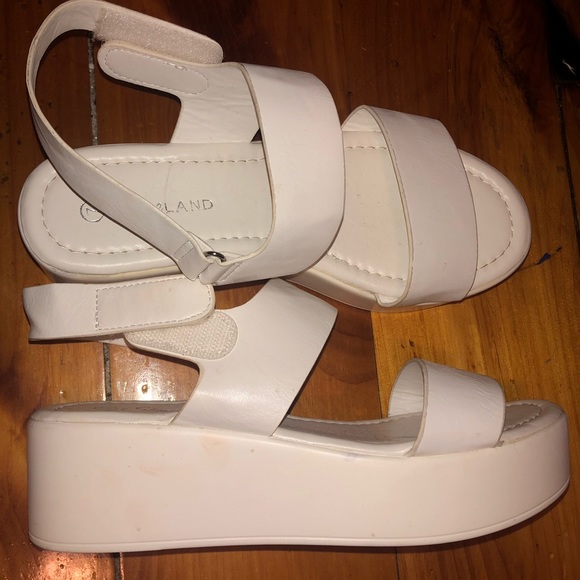 Shoes - Platform strapped sandals white